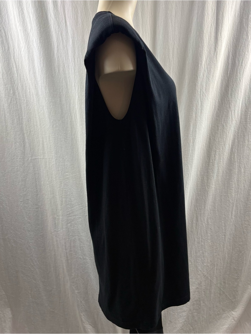 Aritzia Babaton Shoulder Pad Dress, T-Shirt Mini Dress, Black, XS - Picture 6 of 9